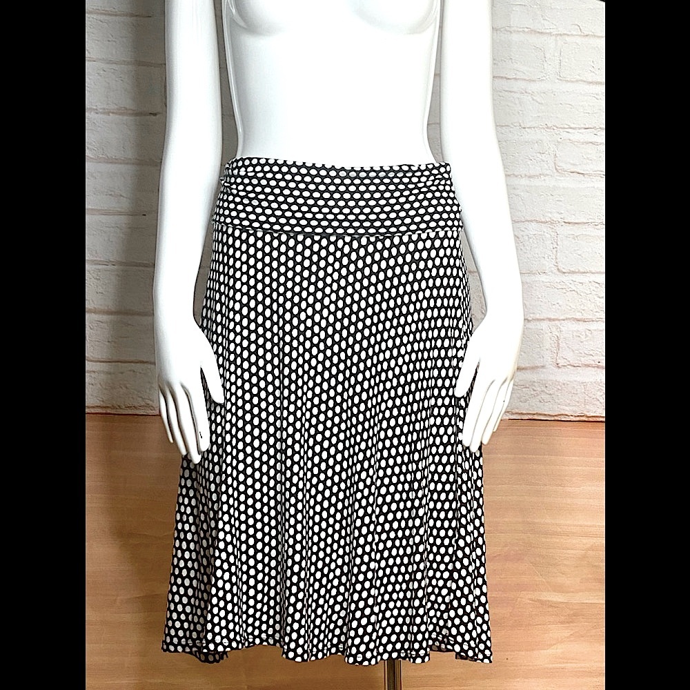 Max studio polka dot woman skit size L